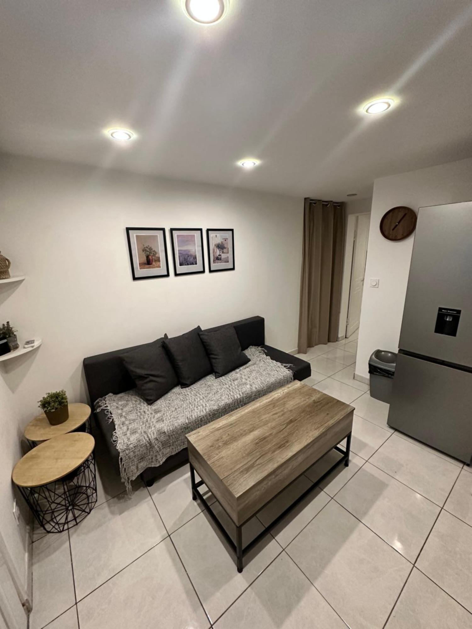 Jolie Appartement Nice Proche Mer Et Aeroport Une Chambre Plus Salon Avec Cuisine Exterior photo
